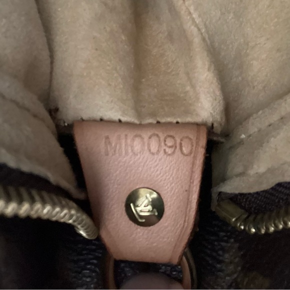 Louis Vuitton Monogram Looping GM Shoulder Bag - Picture 6 of 13